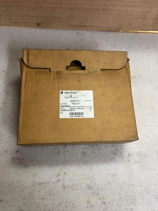 Реле безопасности Allen Bradley 440R-P23074 MSR23M Guardmaster Safety Relay