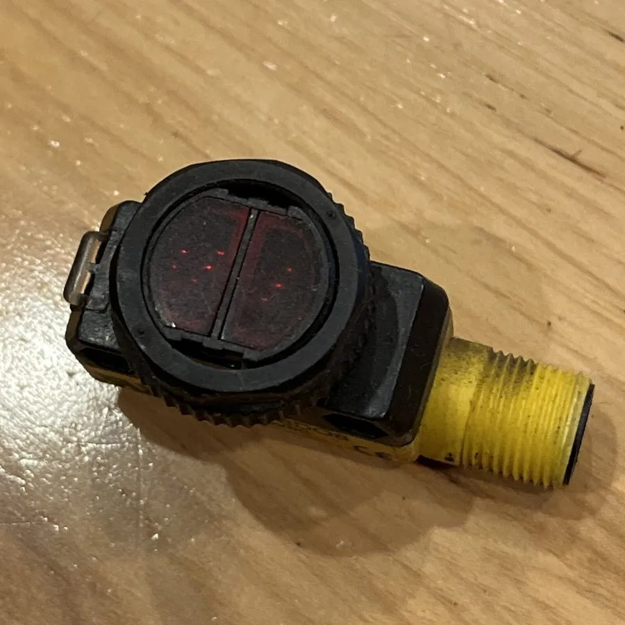 Фотоэлектрический датчик BANNER QS18VP6LPQ8 PHOTOELECTRIC SENSOR SWITCH 10-30VDC