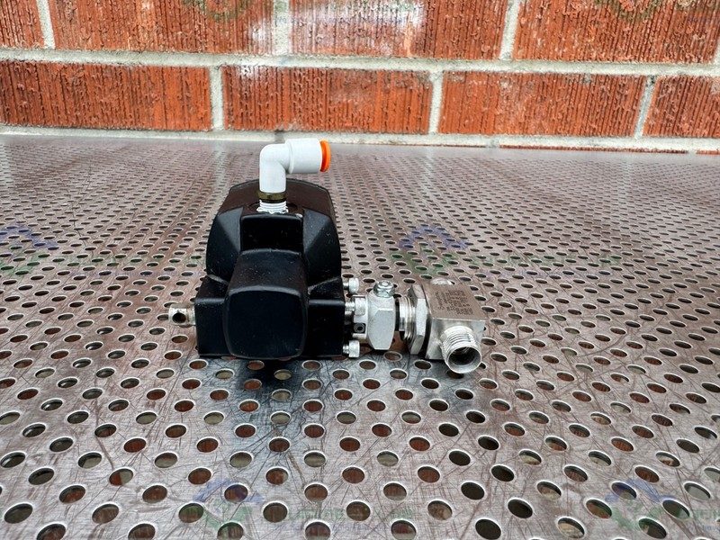 Клапан Swagelok SS-43GS6 3/8" ball valve