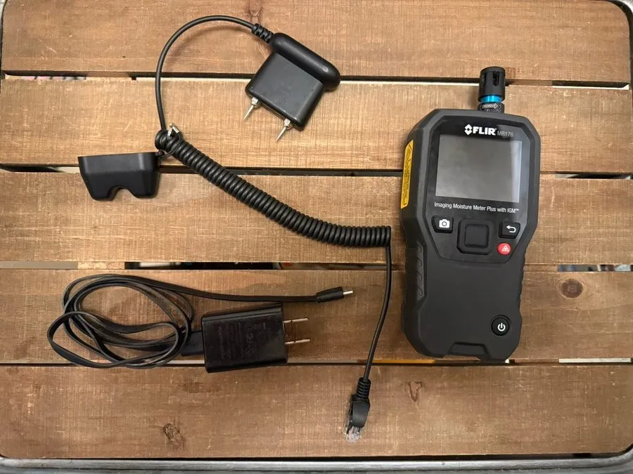 Тестер Flir MR176 IGM Moisture Meter with Replaceable Hygrometer