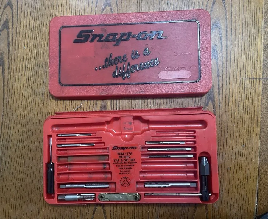 Режущий инструмент SNAP-ON METRIC TAP AND DIE SET #TDM117A (MISSING 1 TAP)