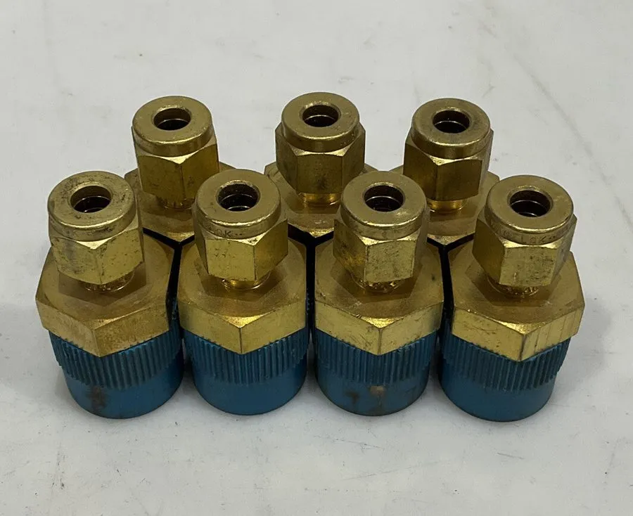 Фитинг Swagelok B-810-6-4 Brass Swagelok Tube Fitting FNSP — фото лота 1