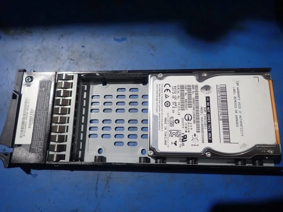 Жёсткий диск IBM 85Y5864 00Y2683 00L4521 3546 600GB 10k SAS 2.5" SFF V7000 HDD H