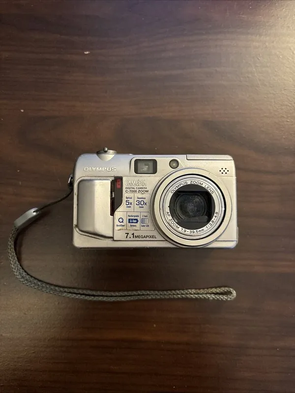 Сервер Olympus C-7000 7MP Digital Camera with 5x Optical Zoom