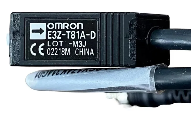 Фотоэлектрический датчик OMRON E3Z-T81A-D PHOTOELECTRIC SENSOR PNP LED PRE-WIRED