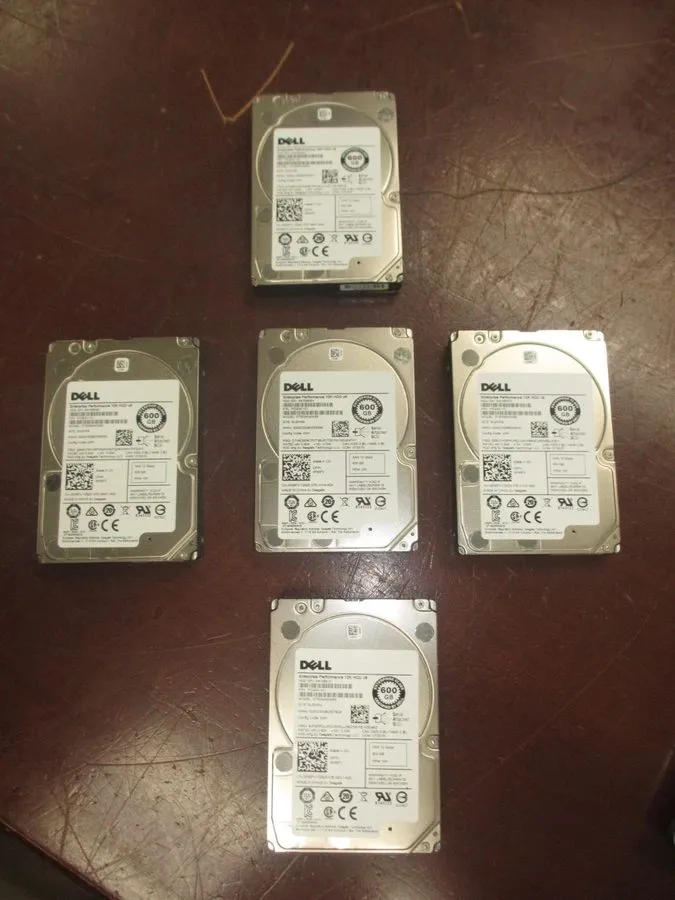 Жёсткий диск Dell R95FV 0R95FV 600GB 10K 12Gb/s 2.5" SAS HDD Hard Drive ST600MM0