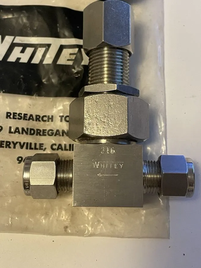 Клапан Whitey Swagelok SS-6VS6 3/16 SST Needle Valve 5000 PSI 3/8 OD Ends — фото лота 1