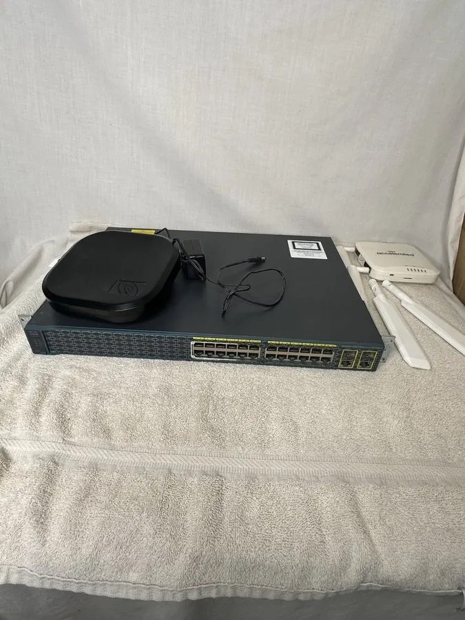 Коммутатор Cisco Catalyst 2960 C Series PoE Switch 20 Port 2 SFP — фото лота 2