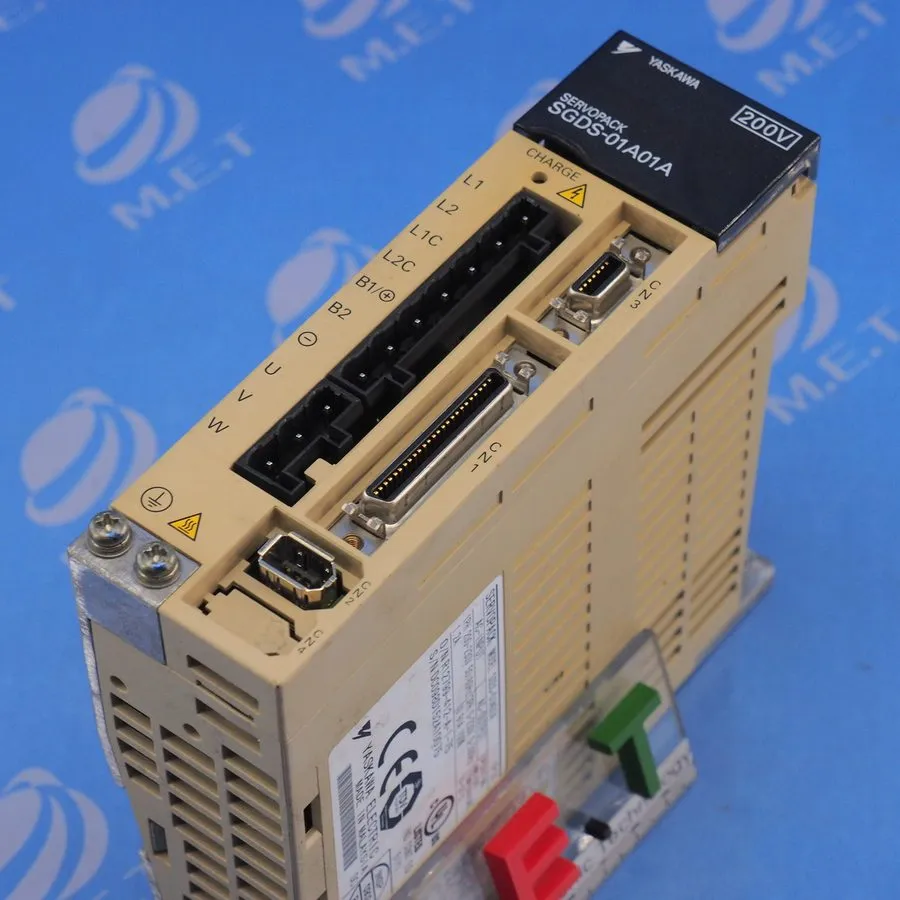 Сервопривод Yaskawa 100W Servopack SGDS-01A01A AC Servo Drive