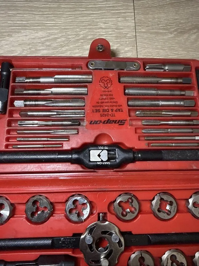 Режущий инструмент Snap On TD-2425 Tap & Die Set Missing One Piece Pre Owned