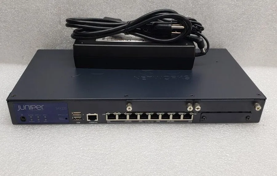Межсетевой экран Juniper Networks SRX220 8-Port Gigabit Services Gateway Securit