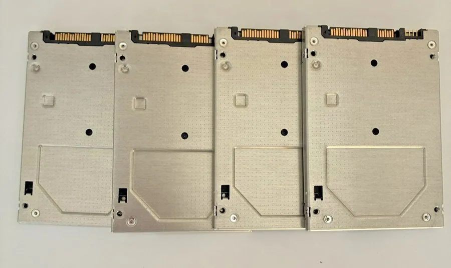SSD-накопитель Dell 400GB 2.5" SAS 12Gb/s eMLC SSD PX02SMF040 DP/N 09YPHT No Cad — фото лота 1