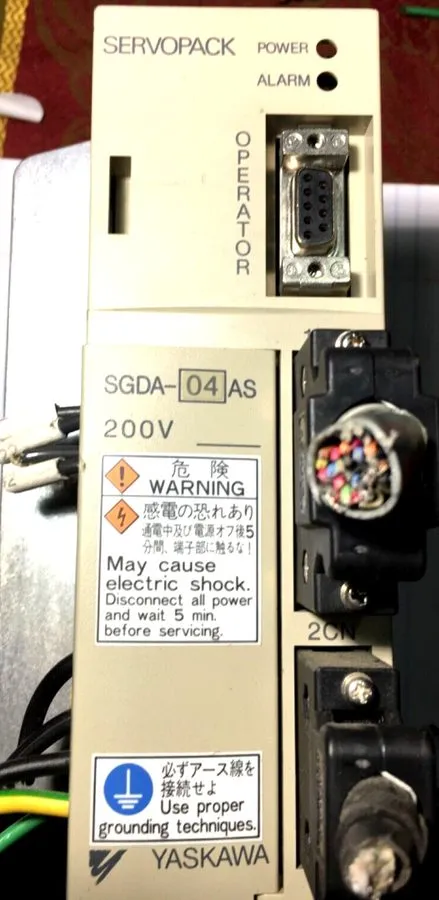 Сервопривод YASKAWA SERVOPACK SGDA-04AS 200-230Vac 6.0A AMP