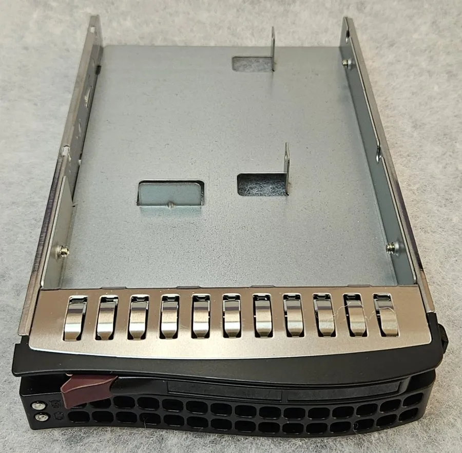 Салазки для диска Supermicro 2.5" to 3.5" Converter Drive Trays PN# MCP-220-0004 — фото лота 1