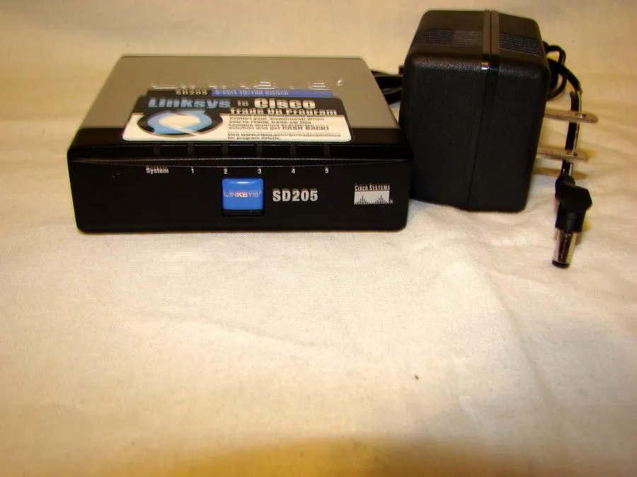 Коммутатор Linksys SD205 5-Port 10/100 Desktop Ethernet Switch Cisco Systems Ver