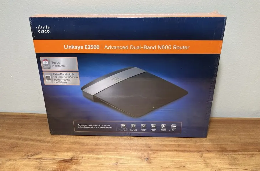 Маршрутизатор Cisco Linksys E2500 Wireless N Dual Band 4-Port Router