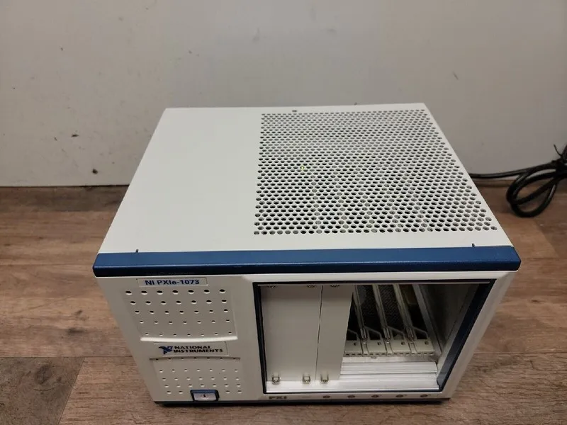 Шасси National Instruments PXIe-1073 PXI Express Chassis Mainframe, 5-Slot