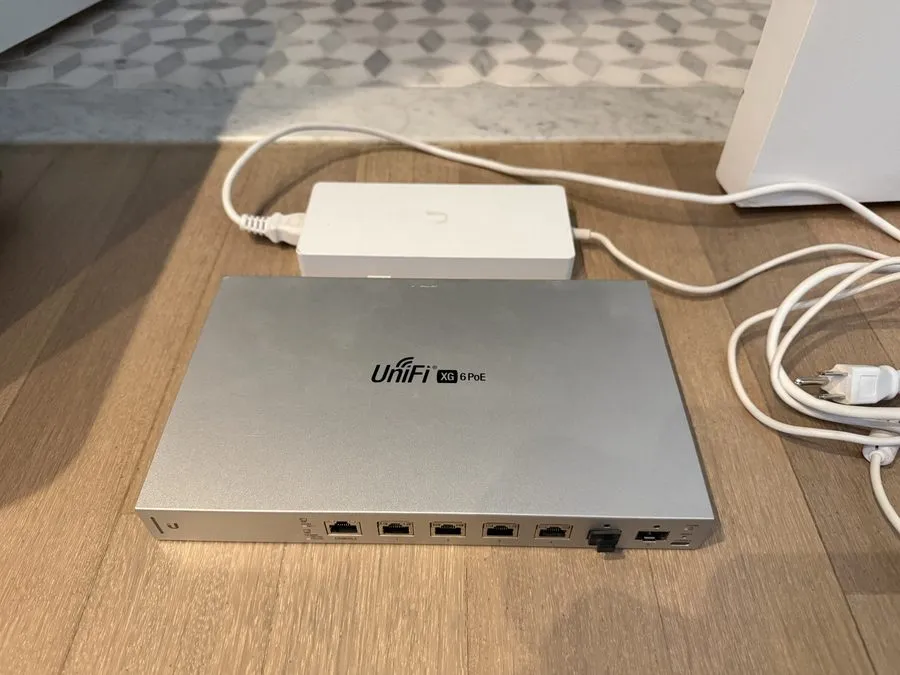 Коммутатор Ubiquiti Networks US-XG-6POE 6 Port Rack Mountable Switch