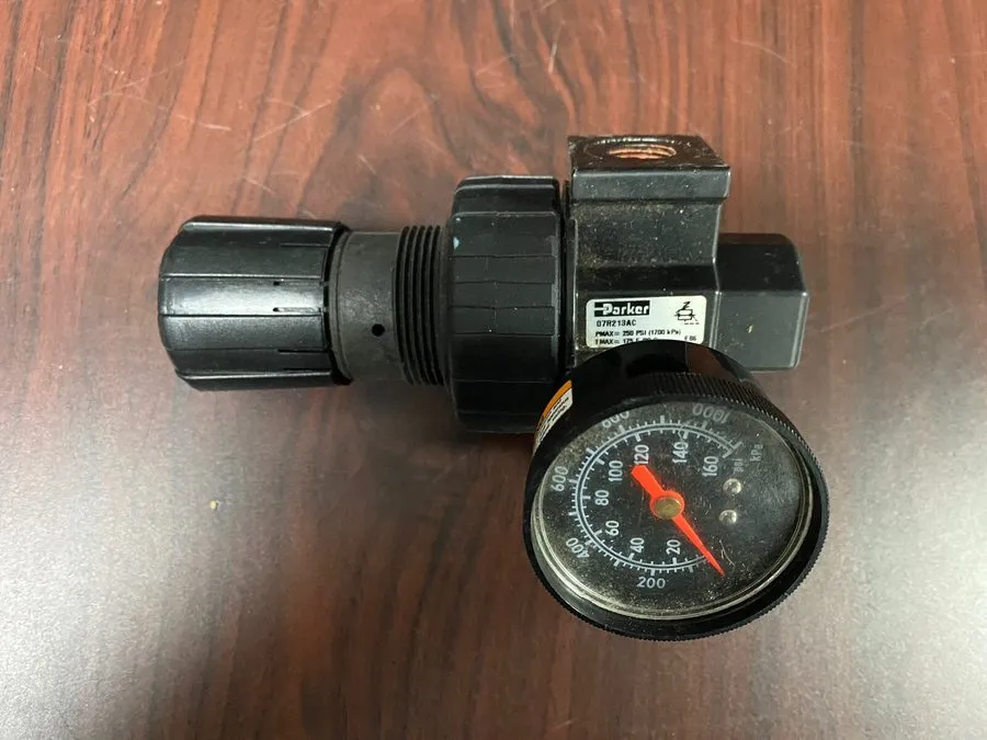 Регулятор давления Parker 07R213AC Pneumatic Regulator 250psi 3/8in Npt