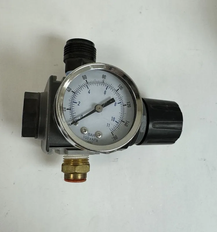 Трубопроводная арматура Parker Pressure Regulator P32RA94BNGP With Pressure Gaug — фото лота 1