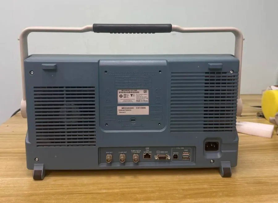 Осциллограф TEKTRONIX, MDO4024C mixed domain oscilloscope with a bandwidth of 20