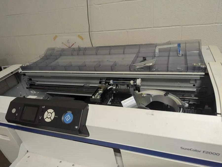 Радиостанция Epson Surecolor F2000 DTG Direct to Garment Printer
