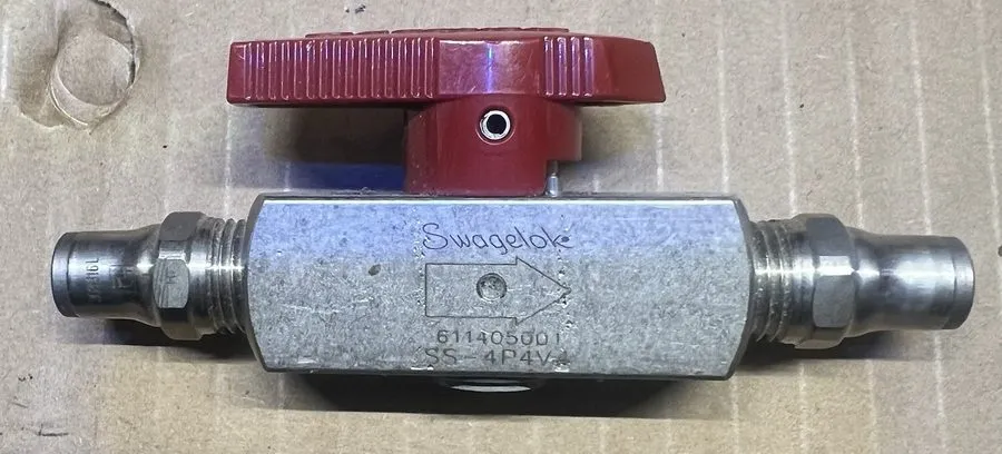 Клапан Swagelok SS-4P4V-4 Stainless Steel 1/4" Tube Plug Valve Quarter-Turn 3000 — фото лота 1