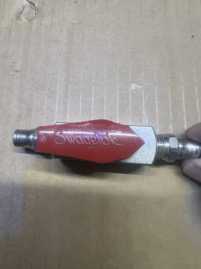 Клапан Swagelok SS-4P4V-4 Stainless Steel 1/4" Tube Plug Valve Quarter-Turn 3000 — фото лота 2