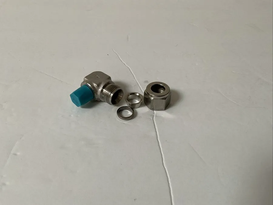Фитинг Swagelok SS-810-2-4 Tube Fitting Male Elbow 1/2" OD x 1/4" Male NPT — фото лота 2