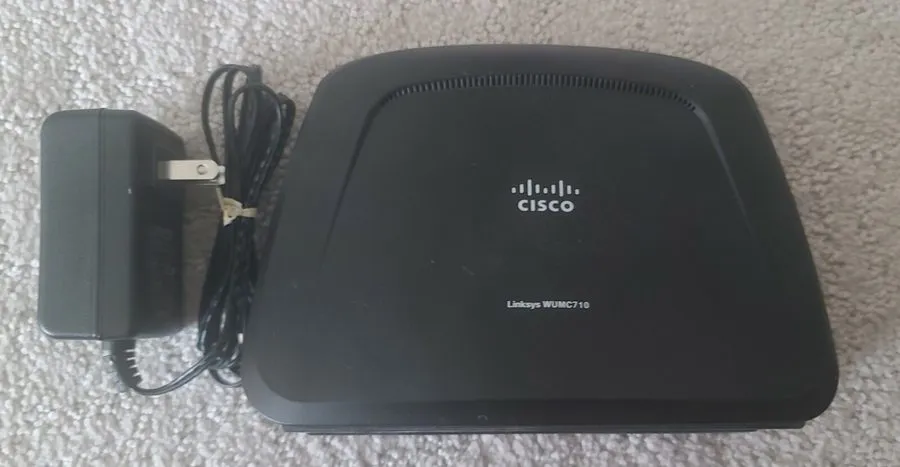 Маршрутизатор CISCO Linksys AC1300 Wireless-AC Universal Media Connector WUMC710