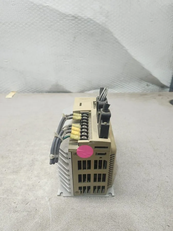 Сервопривод YASKAWA ELECTRIC SERVOPACK MODEL SGDA-08AS
