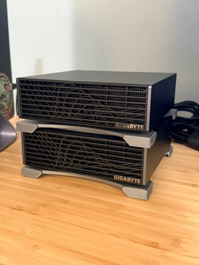 GIGABYTE AI TOP Atom ARM 128GB LPDDR5X 4TB SSD NVIDIA DGX AI Supercomputer