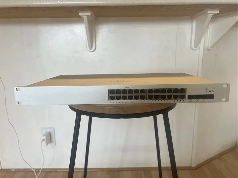 Коммутатор Cisco Meraki MS225-24 Managed Cloud Switch 24 Port Gigabit SFP+ Rackm — фото лота 1