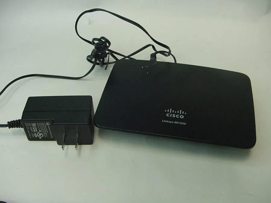 Коммутатор Linksys SE1500 5-Port Fast Ethernet Switch Desktop Network Hub