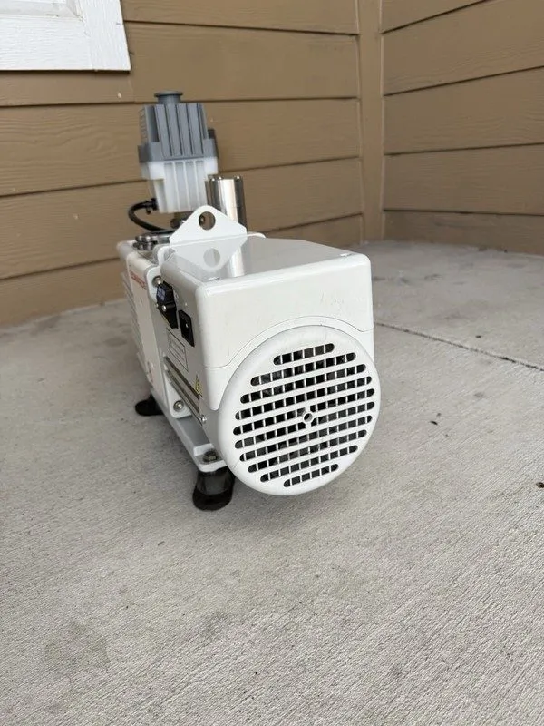 Насос Edwards A65401903 Mechanical pump RV8 shipping — фото лота 2