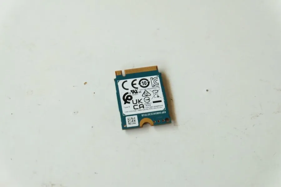 SSD-накопитель Kioxia 2230mm KBG60ZNS256G 256GB M.2 NVMe Gen 4.0 x 4 SSD 04HX2W