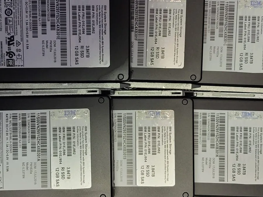 SSD-накопитель Dell/Samsung PM1633a 3.84TB MZILS3T8HMLH SAS 12Gb/s 3D TLC 1 DWPD — фото лота 1