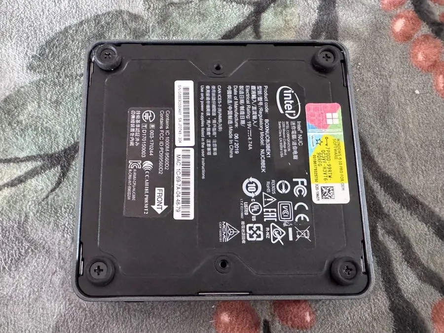 SSD-накопитель Intel NUC NUC8i3BEK i3-8109U 8GB RAM 250GB SSD Iris 655 Mini PC