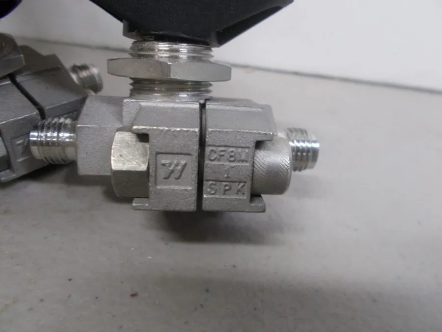 Клапан BOX OF 2 SWAGELOK SS-33VS4 STAINLESS STEEL VALVE 1/4"