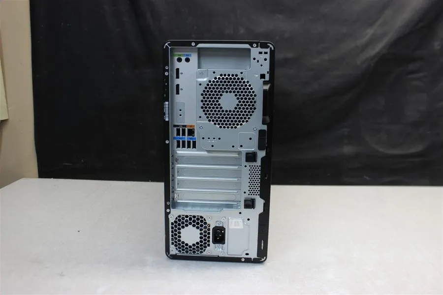 SSD-накопитель HP Z2 Tower G5 Workstation i7-10700 16GB DDR4 256GB NVMe 2TB SSD 