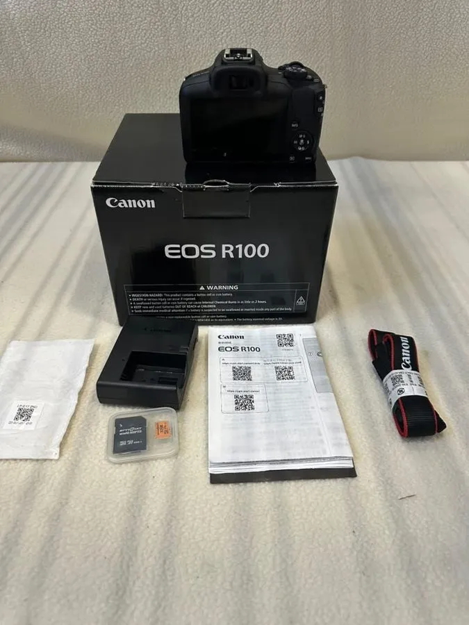Фотокамера Canon EOS R100 EOS R Mirrorless 24.1MP Black w/ RF-S 18-45mm Lens
