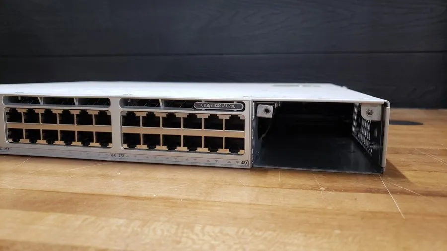 Коммутатор Cisco C9300-48U-A Catalyst 9300 48-port UPOE Port 6 only has no poe