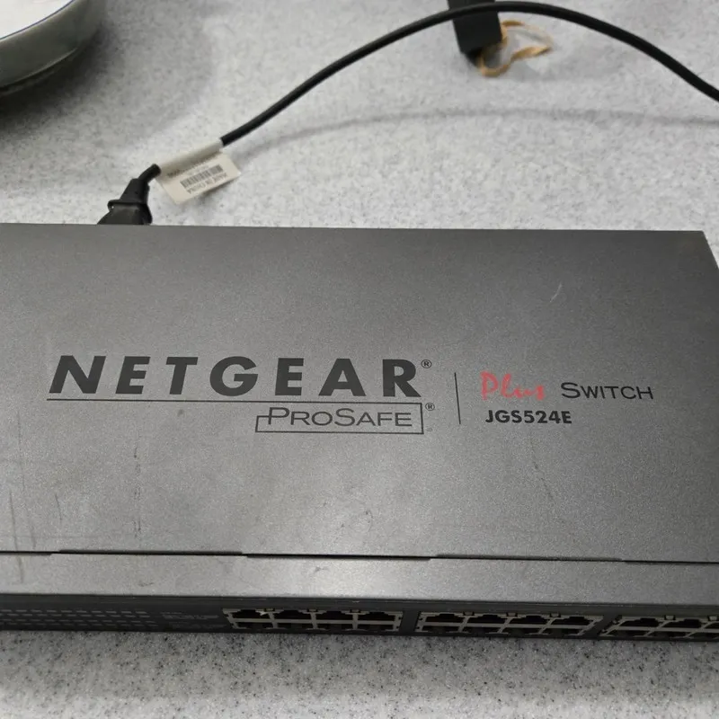Коммутатор Netgear ProSafe Plus JGS524E 24-Port Gigabit Switch with Power Lead