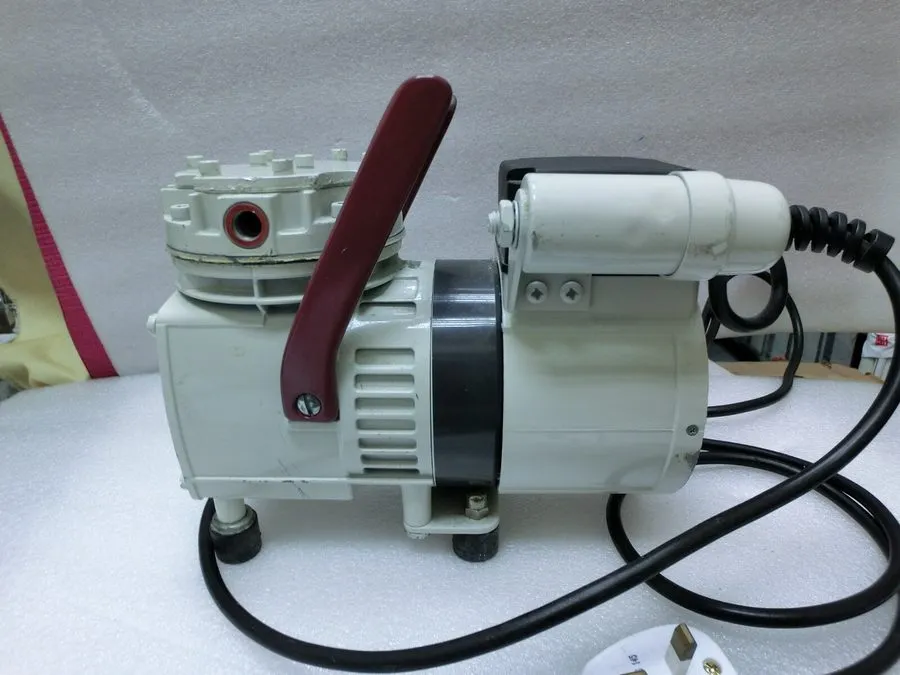 Насос KNF Neuberger N022AT.18 Diaphram Vacuum Pump,230Vac,pMax 4Bar, ,Ger~94631 — фото лота 1