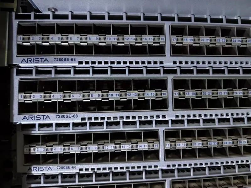 Коммутатор Arista DCS-7280SE-68-F 48x 10GbE SFP+ 2x 100GbE QSFP Switch F-to-R Ai — фото лота 1