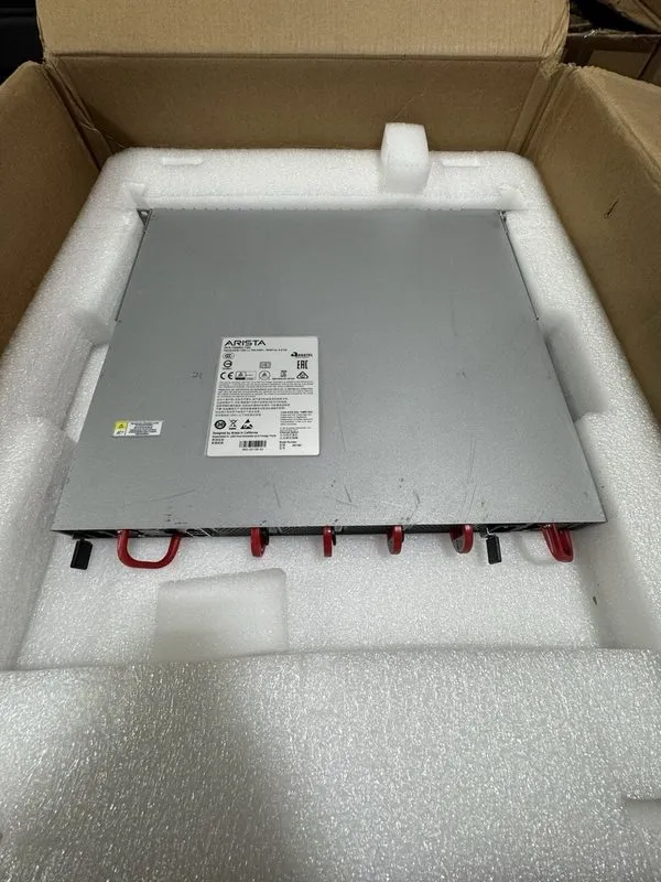 Коммутатор Arista DCS-7050SX-72Q 48-Port 10GbE SFP+ 4xQSFP Network Switch