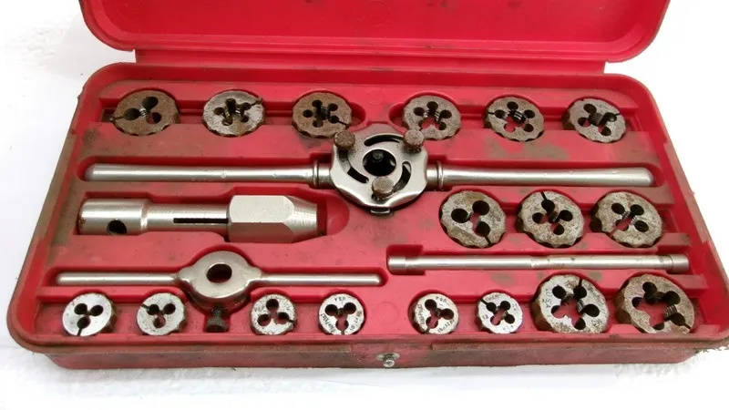 Режущий инструмент Blue Point tools TD2425 SAE tap and die set USA