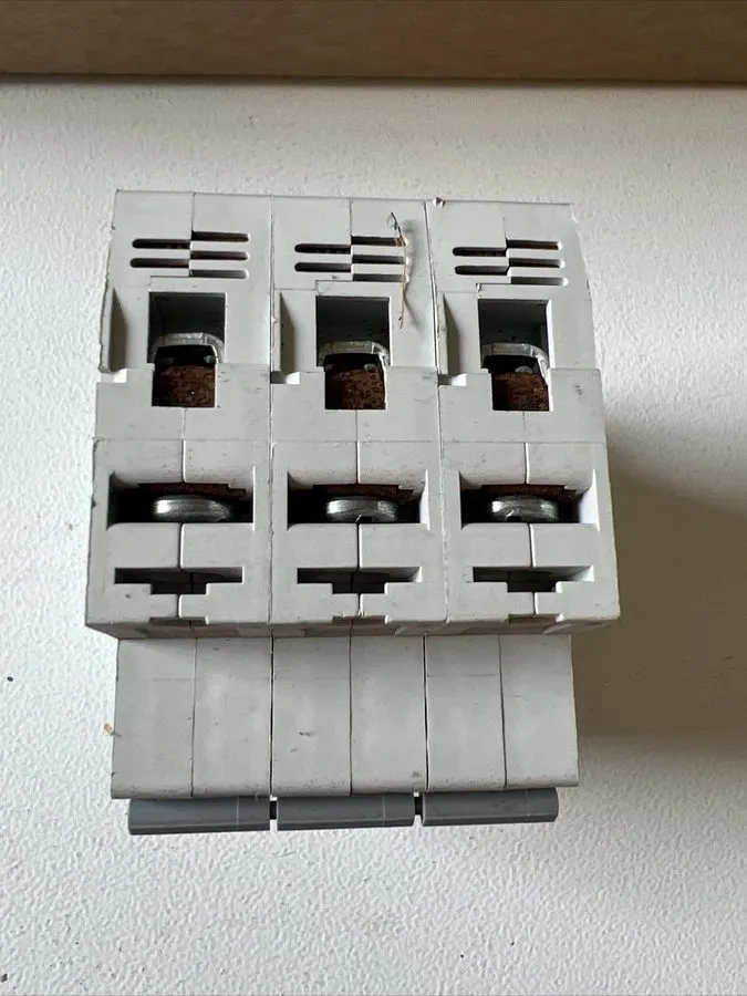 Автоматический выключатель Allen Bradley 1492-SP3B160