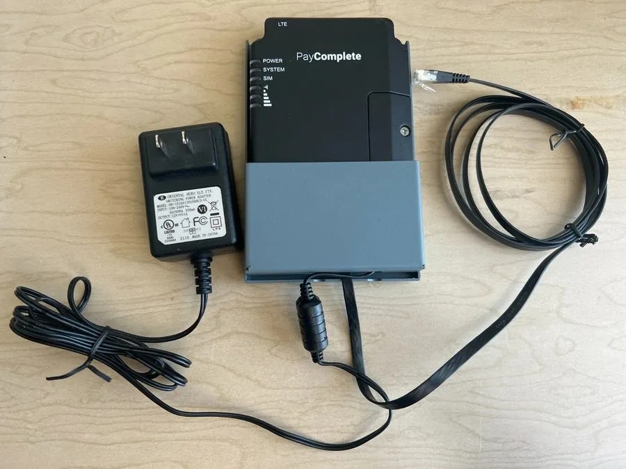 Маршрутизатор INDUSTRIAL CELLULAR LTE ROUTER WITH DUAL SIM PAYCOMPLETE 5006597-U