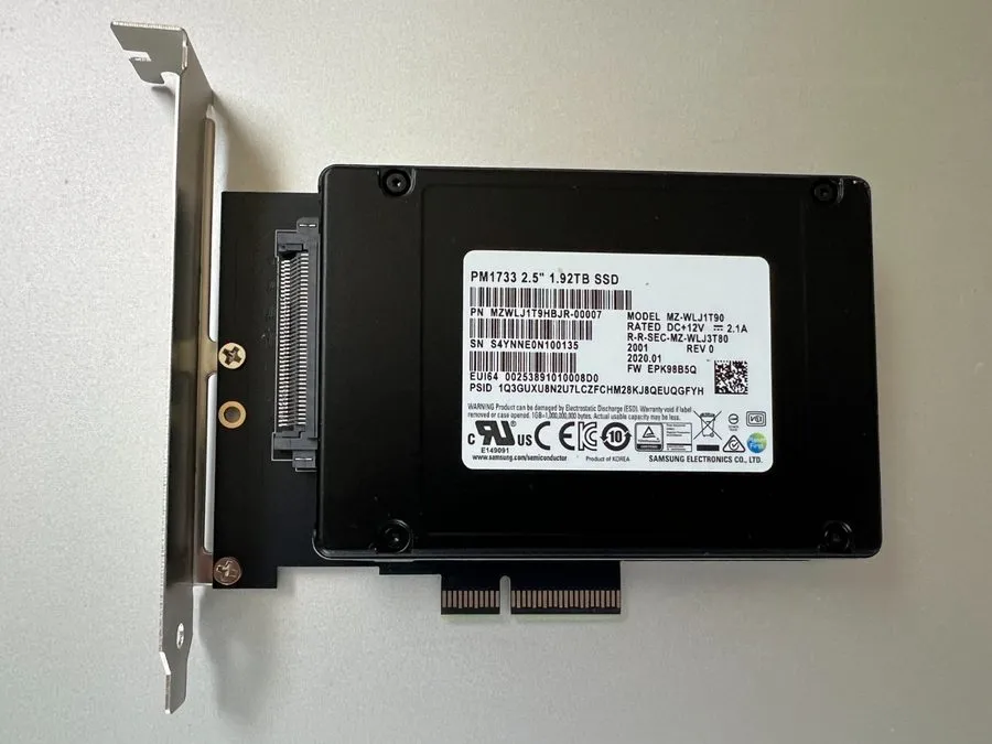 SSD-накопитель Samsung PM1733 1.92TB SSD U.2 NVME PCIE 4.0 X4 MZ-WLJ1T90 MZWLJ1T